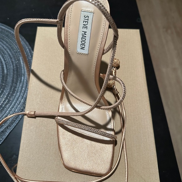 GORGEOUS Steve made heels! Size 10! - Picture 2 of 4